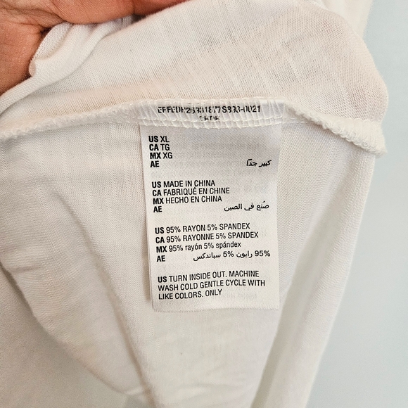 5/$30 Style & Co. White Flowy Floral Sleeveless Top w/ Vintage Embroidered Front - Picture 5 of 6